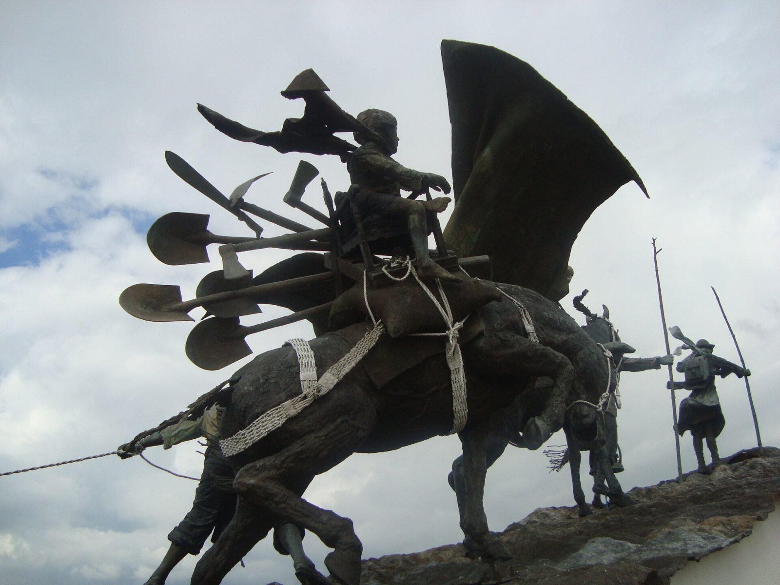 Monumento ai Colonizzatori: simbolo di Manizales in Colombia - Manizales | Secret World Trip Planner