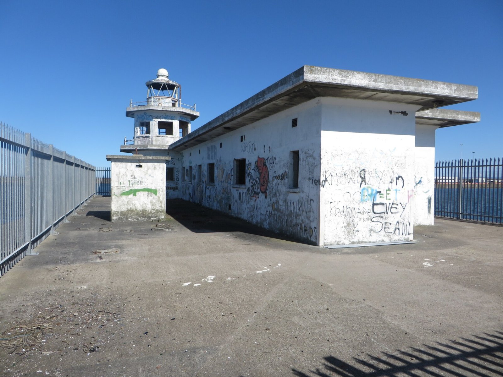 Scopri il Faro di Leith West Breakwater in Scozia - Leith | Secret World Trip Planner