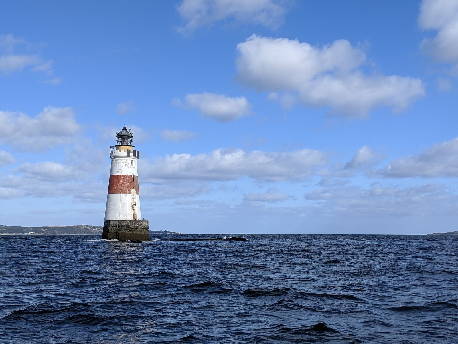 探索Oxcars灯塔：苏格兰的宝藏 - 2PF9+2V Burntisland | Secret World Trip Planner