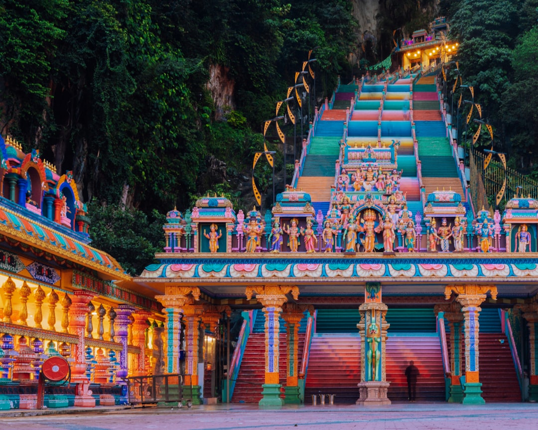 Descubre el Encanto del Templo Hindú en Malasia - Tanjung Rambutan | Secret World Trip Planner