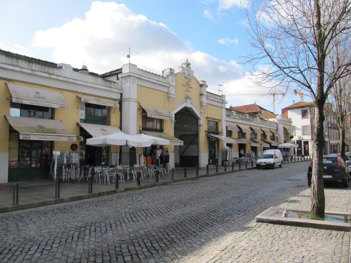 Beira-Rio Market: Historic Market by the Douro River - Av. de Ramos Pinto 148 | Secret World Trip Planner