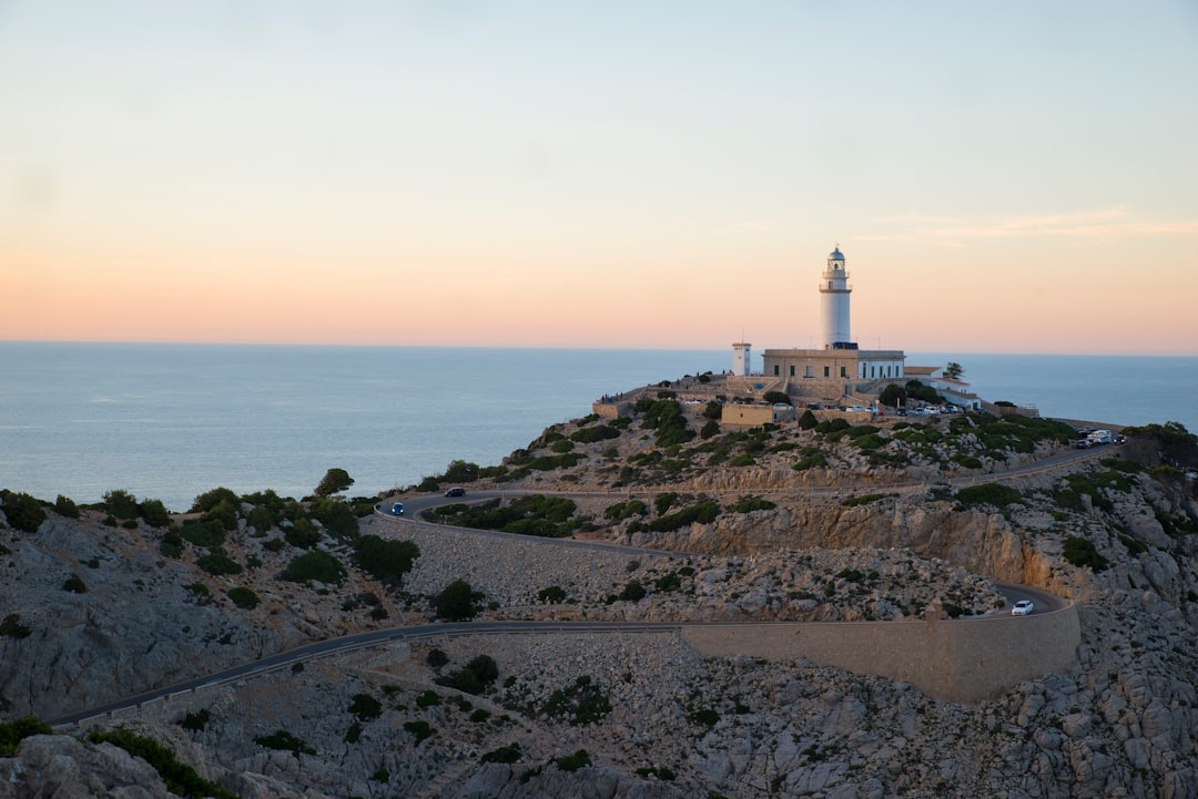 Phare de Capo Murro di Porco : lumière sur la Sicile — Str. Capo Murro di Porco
