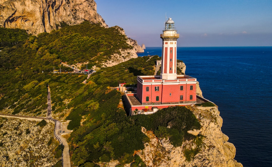 Phare de Capo Murro di Porco : lumière sur la Sicile - Str. Capo Murro di Porco | Secret World Trip Planner