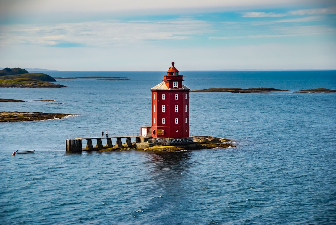 Kjeungskjær: The Red Lighthouse on Norway's Rocks - Postboks 3 | Secret World Trip Planner