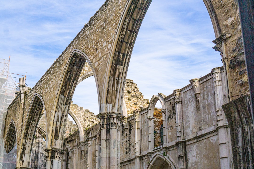 Convento do Carmo: a igreja sem teto de Lisboa - Largo do Carmo | Secret World Trip Planner