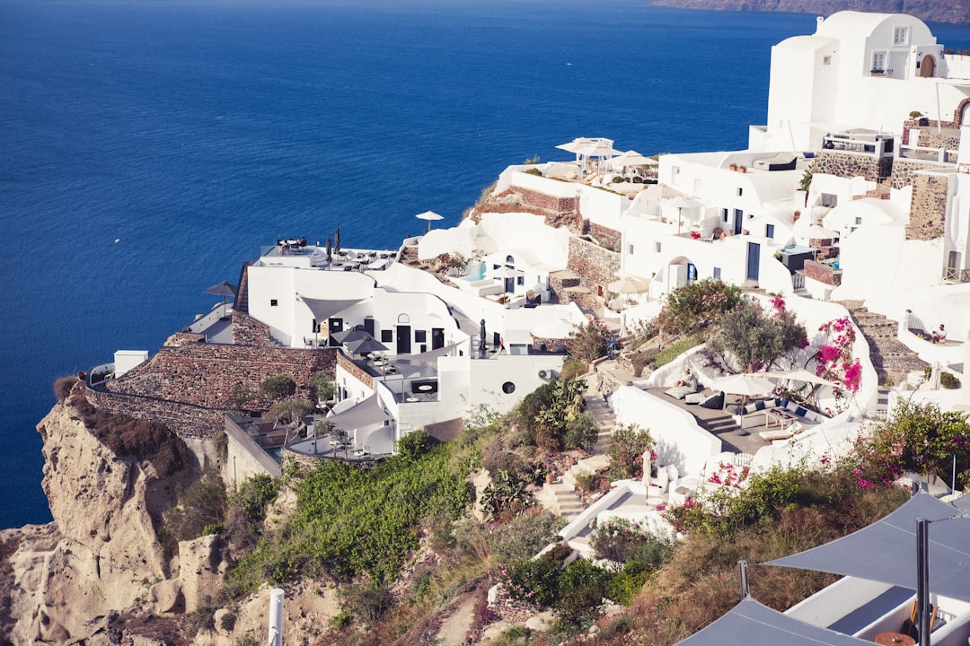 Santorini Wine Trails: Assyrtiko e Caldera a Oia - Oia 847 02 | Secret World Trip Planner