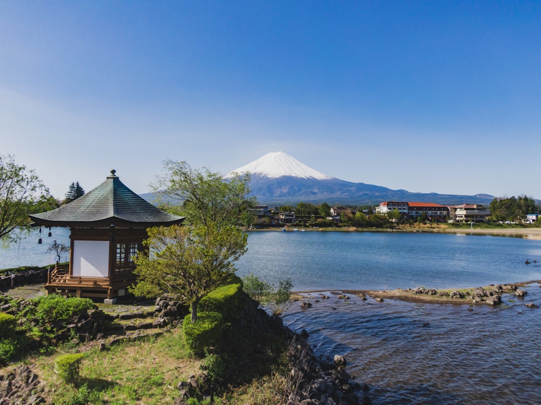 Lago Kawaguchi: il riflesso del Fuji sull'acqua - Distretto di Minamitsuru | Secret World Trip Planner
