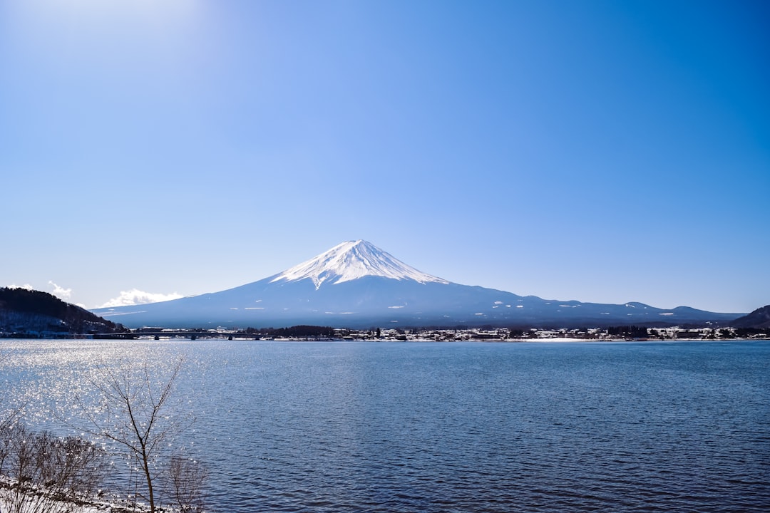 Lago Kawaguchi: il riflesso del Fuji sull'acqua - Distretto di Minamitsuru | Secret World Trip Planner