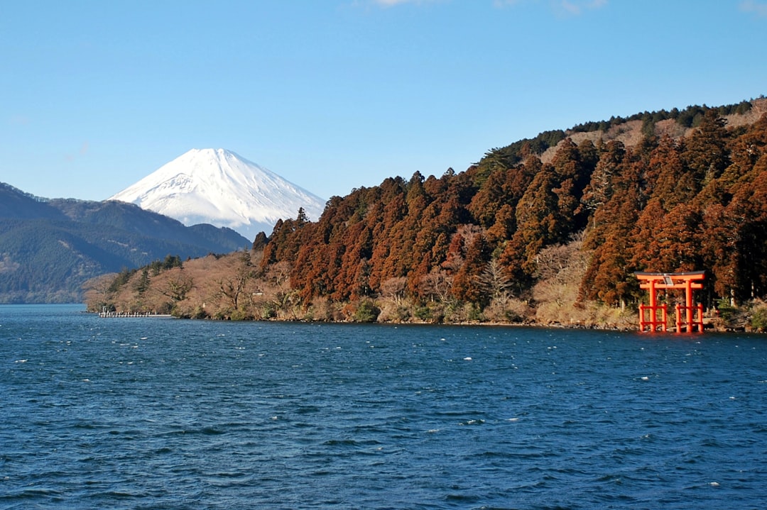 Lago Kawaguchi: il riflesso del Fuji sull'acqua - Distretto di Minamitsuru | Secret World Trip Planner