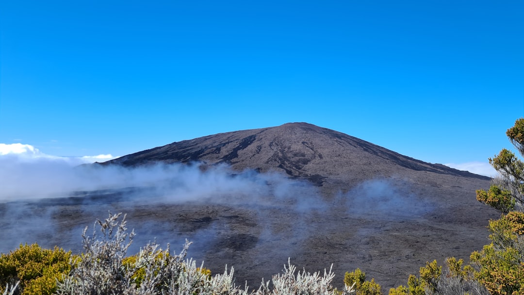 Питон де ла Фурнаэз: прогулка по активному вулкану - Piton de la Fournaise | Secret World Trip Planner
