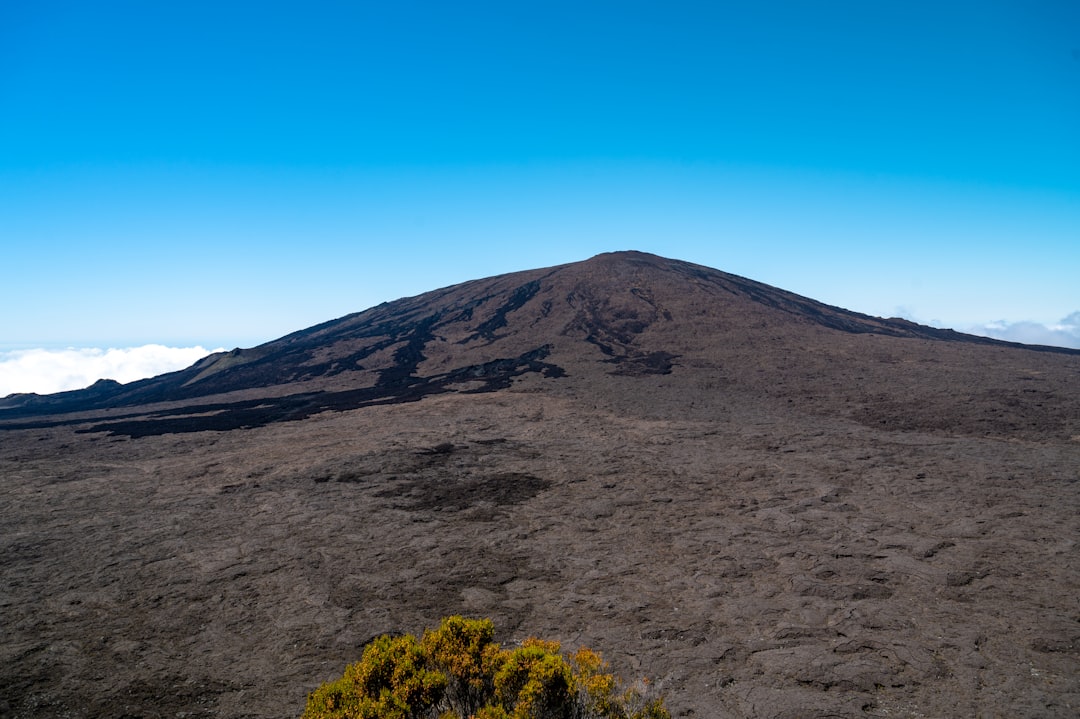 피통 드 라 포르네즈: 활화산 위를 걷다 - Piton de la Fournaise | Secret World Trip Planner