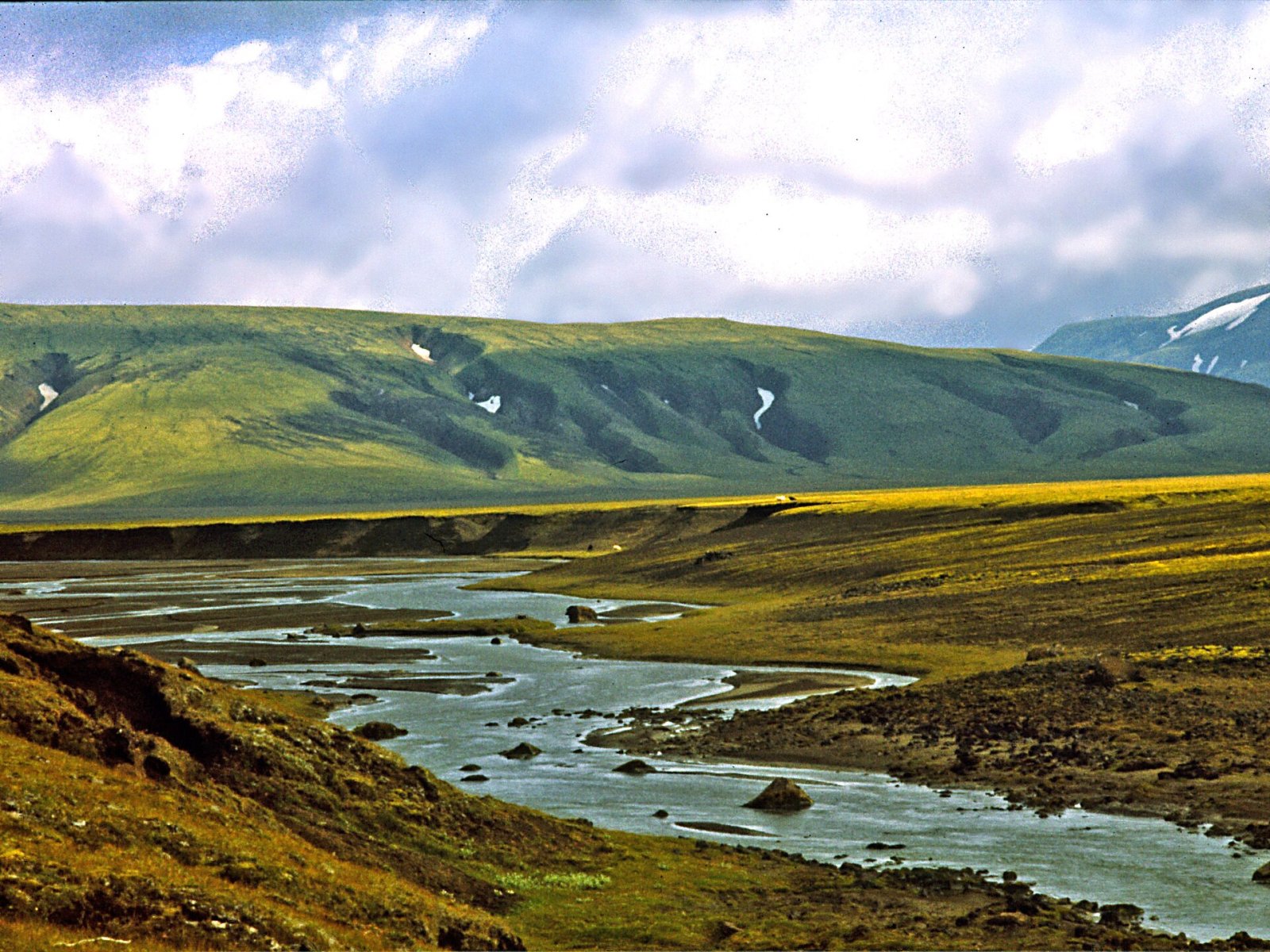 Découvrez Landmannahellir : la grotte enchanteresse d'Islande - Island | Secret World Trip Planner