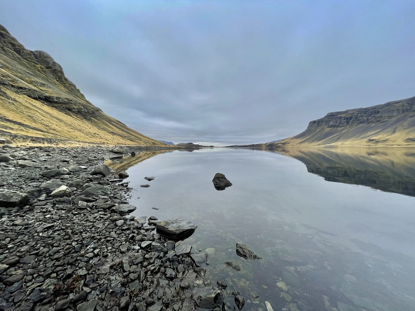 Múlafjall: La Magia della Montagna Islandese | Secret World Trip Planner