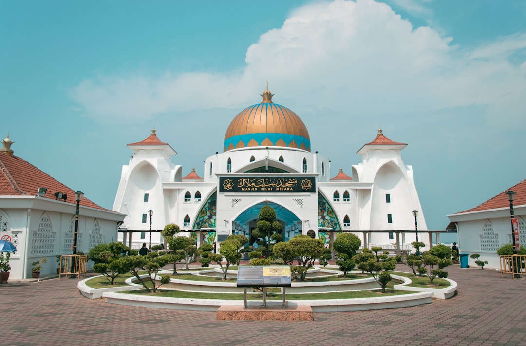 Découvrez la Masjid Pekan Sungai Pelek : un joyau culturel en Malaisie - Sungai Pelek | Secret World Trip Planner