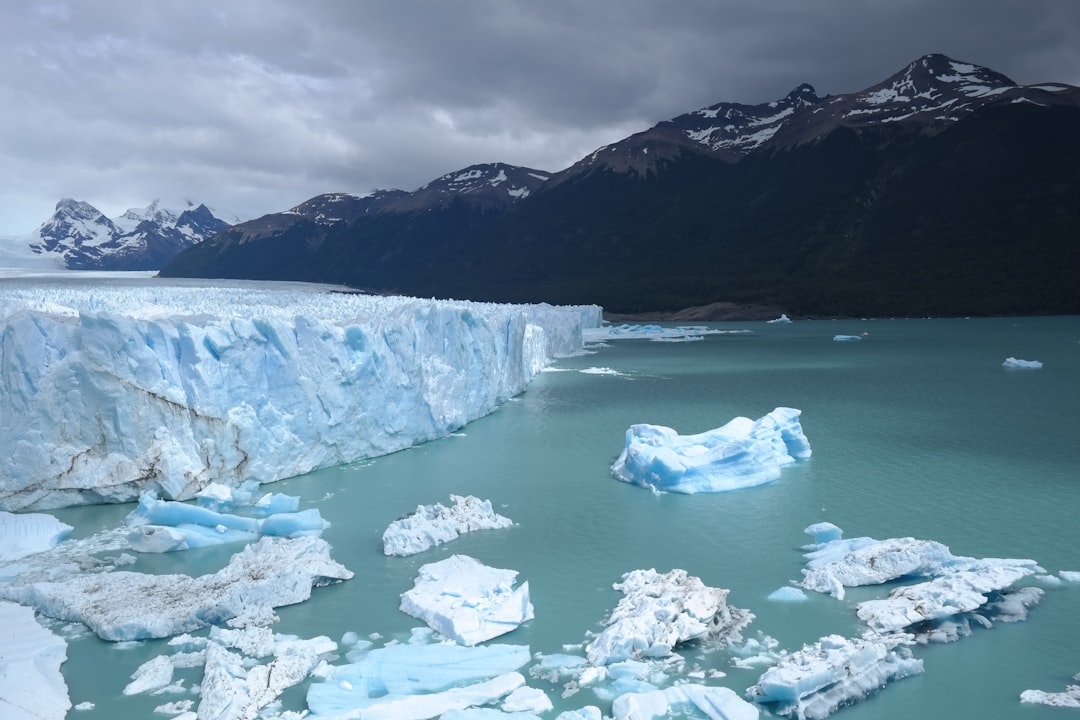 Mirador Perito Moreno al tramonto: ghiaccio e luce dorata — Provincia di Santa Cruz