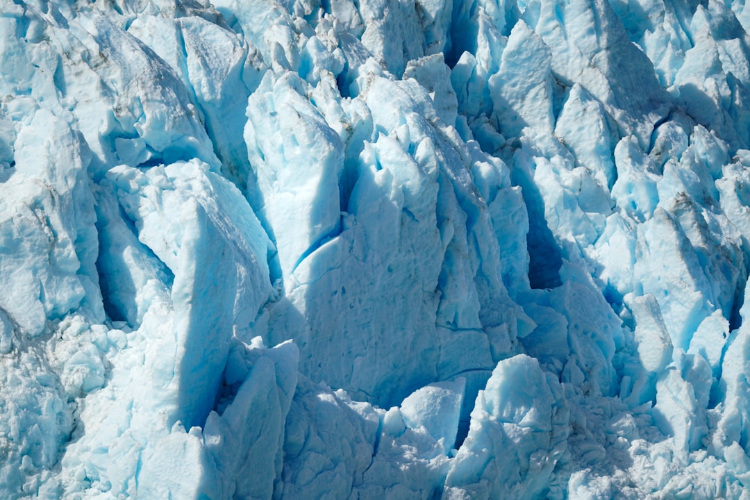 Mirador Perito Moreno au coucher du soleil : glace et lumière dorée - Provincia di Santa Cruz | Secret World Trip Planner