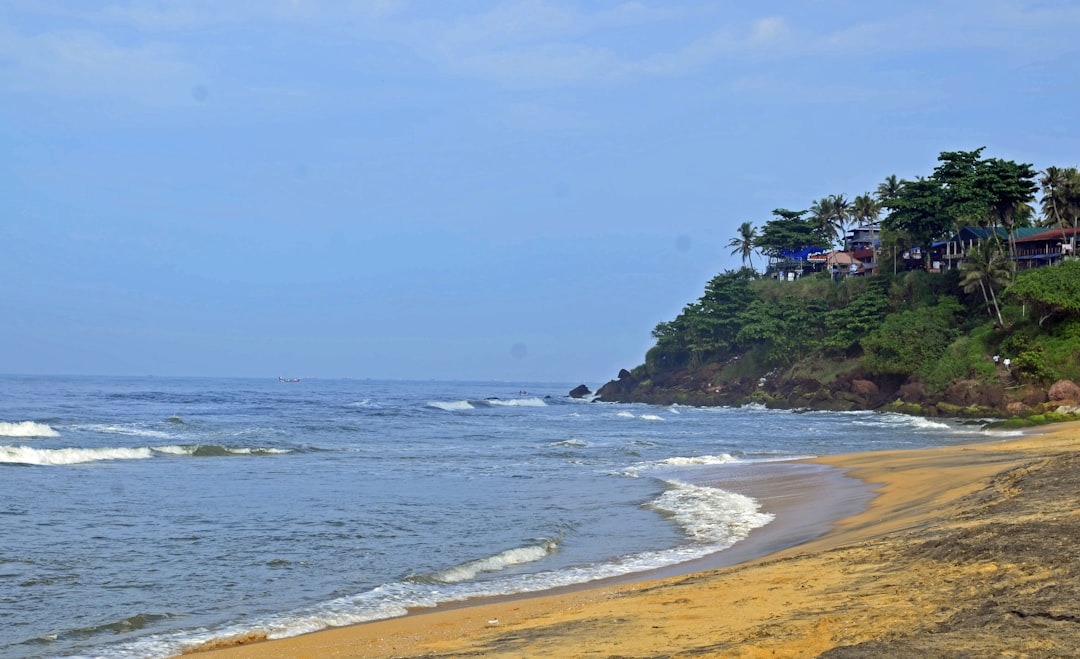 Varkala Strand: Rote Klippen und Arabisches Meer - Varkala | Secret World Trip Planner