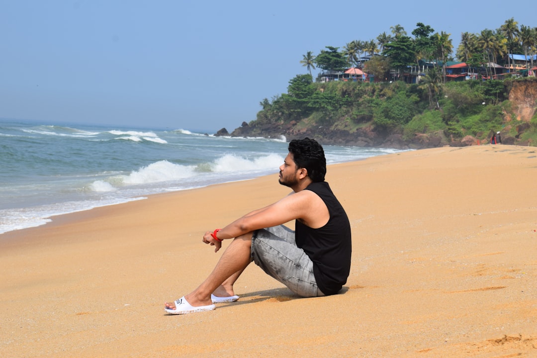 Пляж Варкала: красные скалы и арабское море - Varkala | Secret World Trip Planner