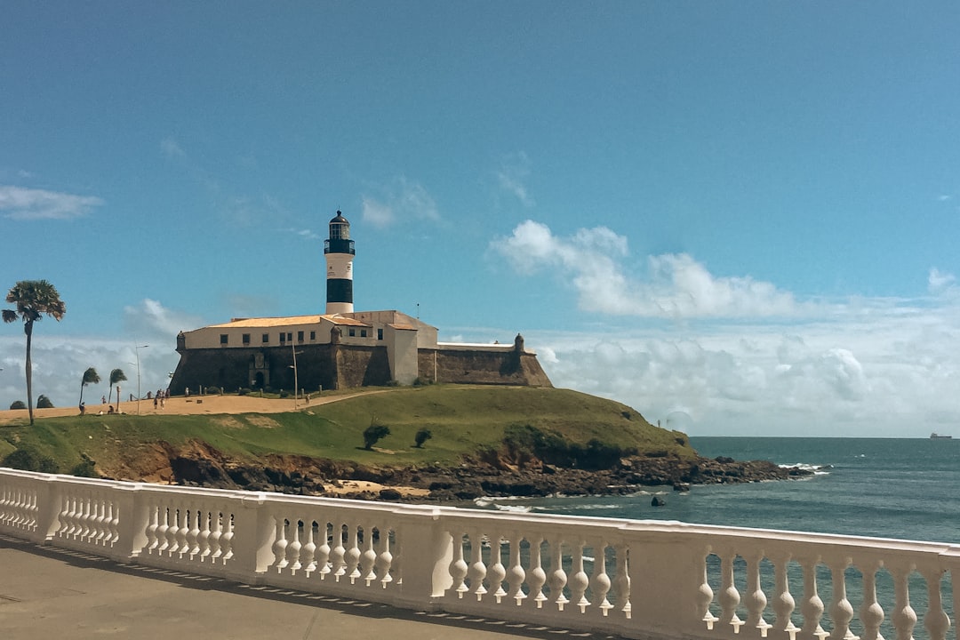 Farol da Barra di São João: il faro coloniale del Brasile - Salvador - BA | Secret World Trip Planner