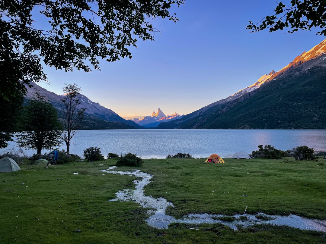 Lago del Desierto : le silence glacial de la Patagonie - Z9301 El Chalten | Secret World Trip Planner