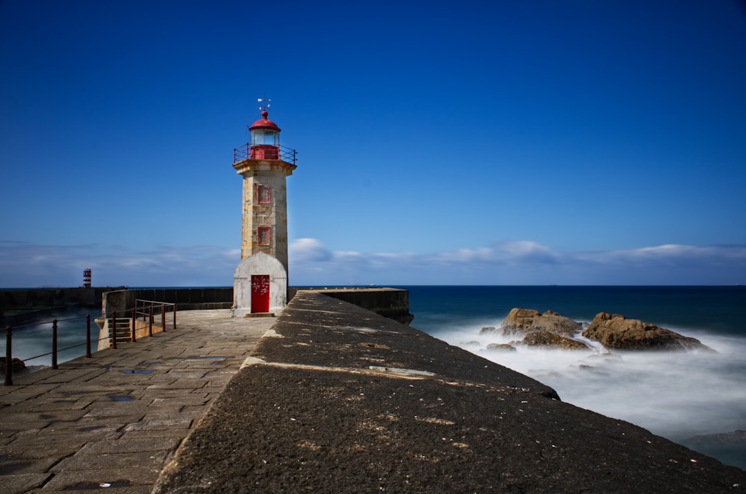 Farol de Albarnaz: il faro solitario delle Azzorre - Estr. do Farol | Secret World Trip Planner