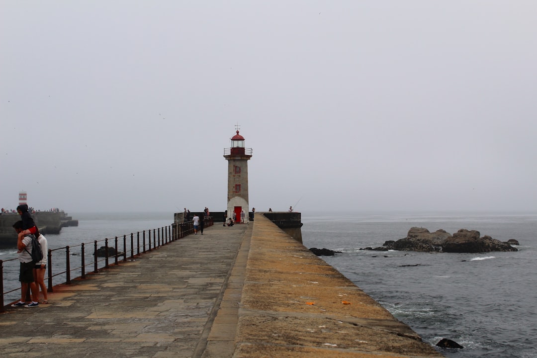 Farol de Albarnaz: il faro solitario delle Azzorre - Estr. do Farol | Secret World Trip Planner