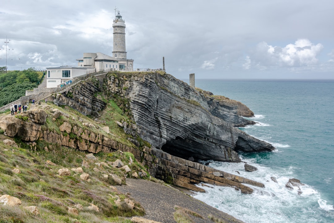 Farol de Albarnaz: il faro solitario delle Azzorre - Estr. do Farol | Secret World Trip Planner