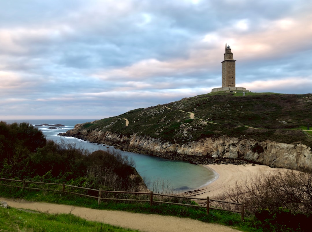 Farol de Albarnaz: Der einsame Leuchtturm der Azoren — Estr. do Farol
