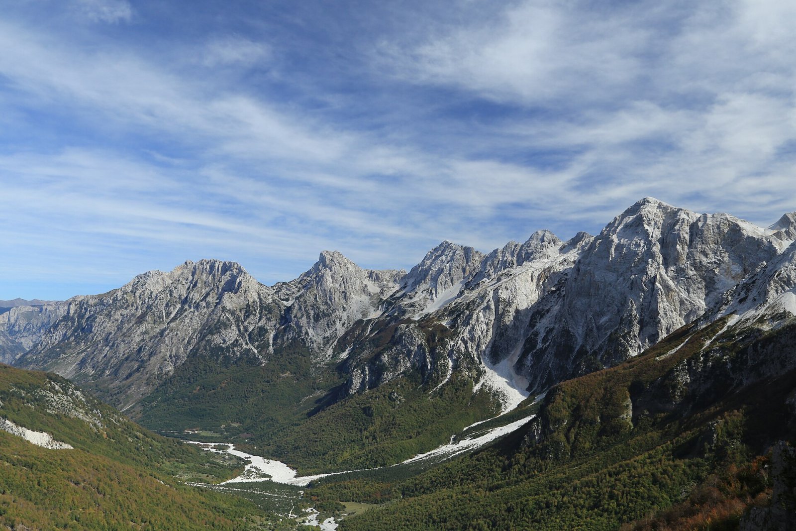 Entdecken Sie Maja Grykat und Hapëta: ein Naturjuwel in Albanien - Stanet e Droces | Secret World Trip Planner