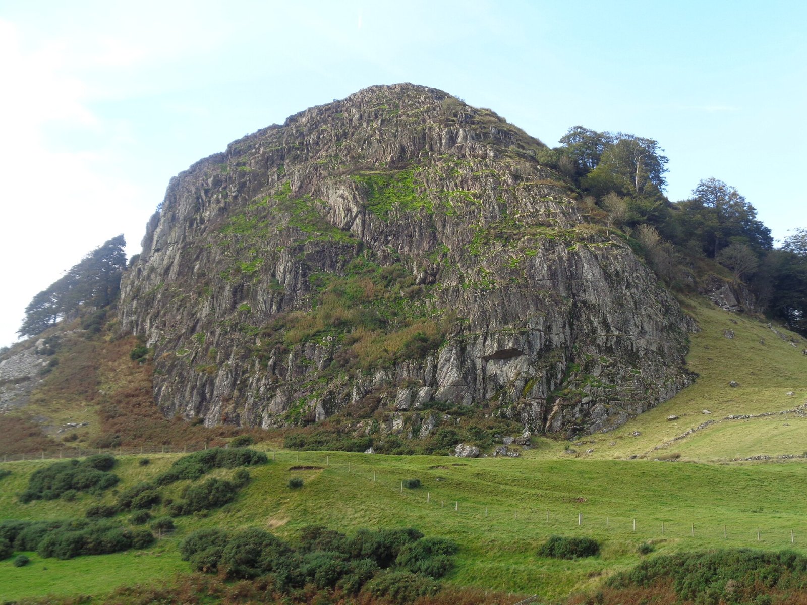 Découvrir Loudoun Hill : un joyau naturel en Écosse - East Ayrshire Council | Secret World Trip Planner