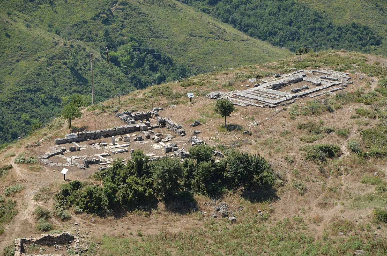 Amantia : un voyage dans l'histoire de l'Albanie ancienne — Vajzë