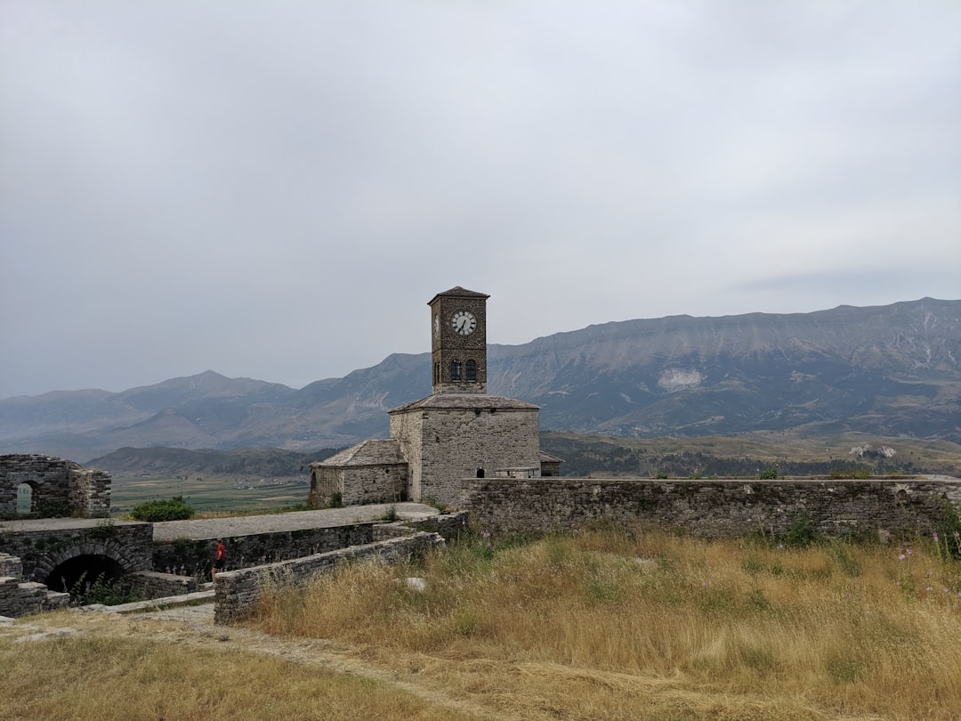 La Tour de l'Horloge en Albanie : un voyage dans le temps - Gjirokastër | Secret World Trip Planner