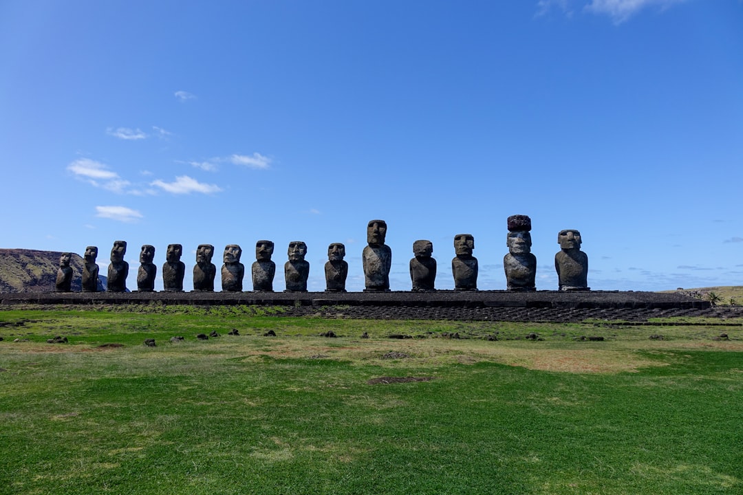 Ahu Taharoa: el misterio de la cultura Rapa Nui en Chile - Hanga Roa | Secret World Trip Planner