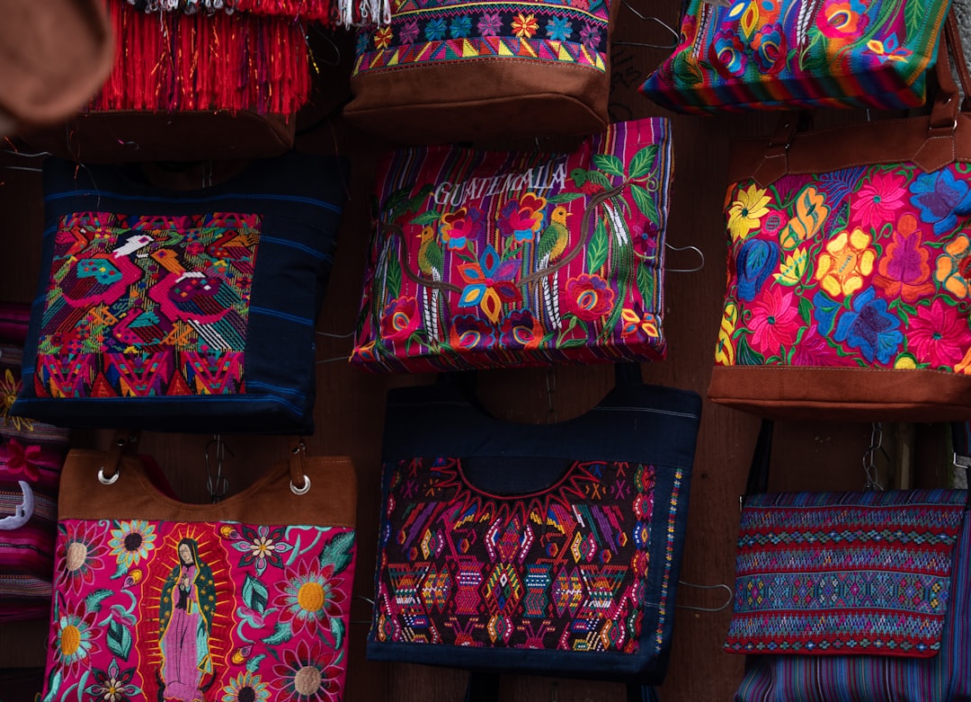 Chichicastenango Markt: Farben und Maya-Rituale - 6a Calle | Secret World Trip Planner