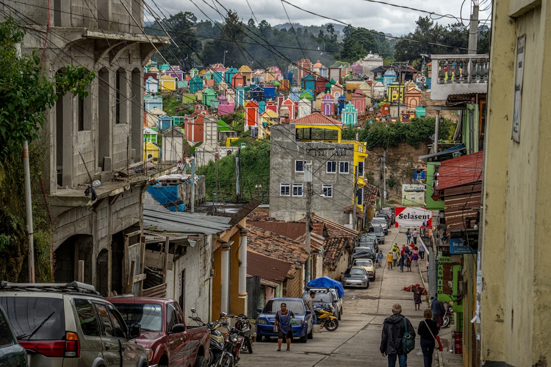 Marché de Chichicastenango : couleurs et rituels mayas - 6a Calle | Secret World Trip Planner