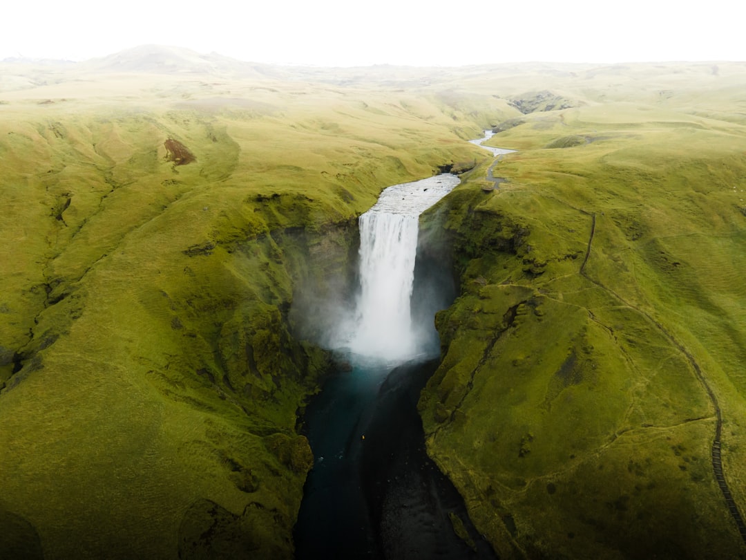 Skógafoss : la cascade islandaise aux 527 marches — Skógafoss