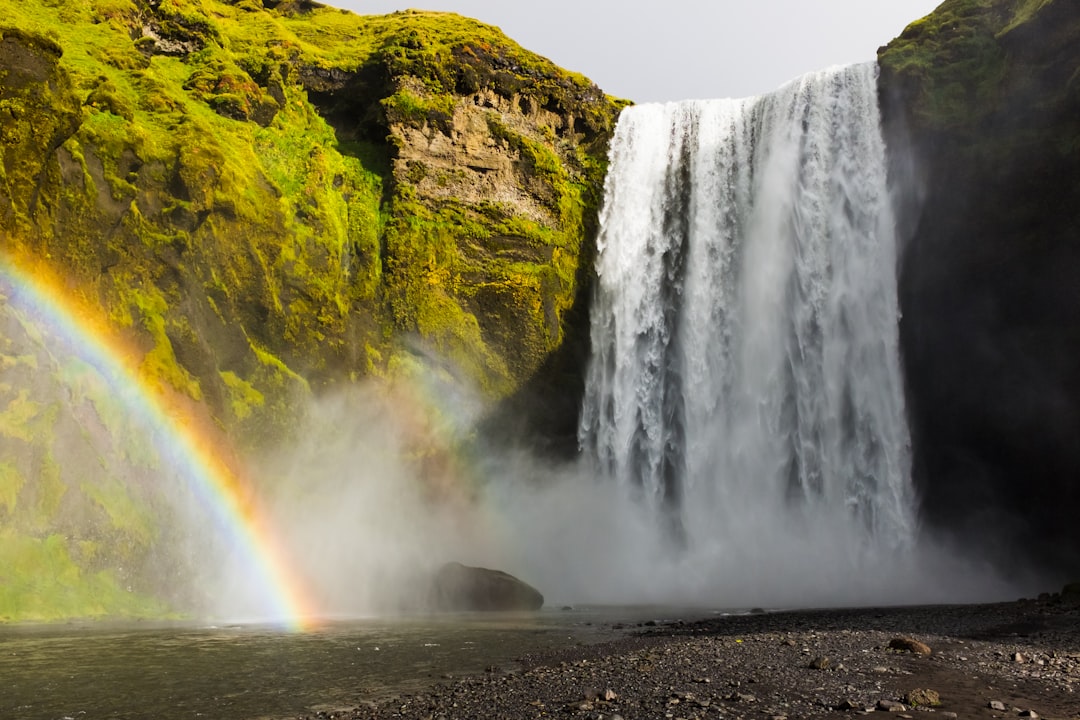Skógafoss : la cascade islandaise aux 527 marches - Skógafoss | Secret World Trip Planner
