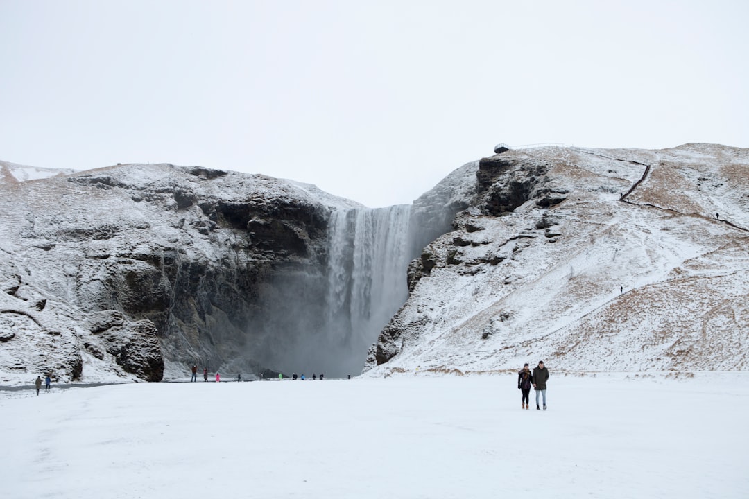 Skógafoss : la cascade islandaise aux 527 marches - Skógafoss | Secret World Trip Planner