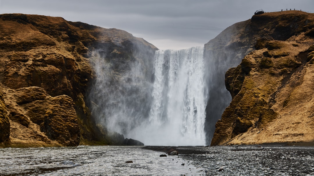Skógafoss : la cascade islandaise aux 527 marches - Skógafoss | Secret World Trip Planner