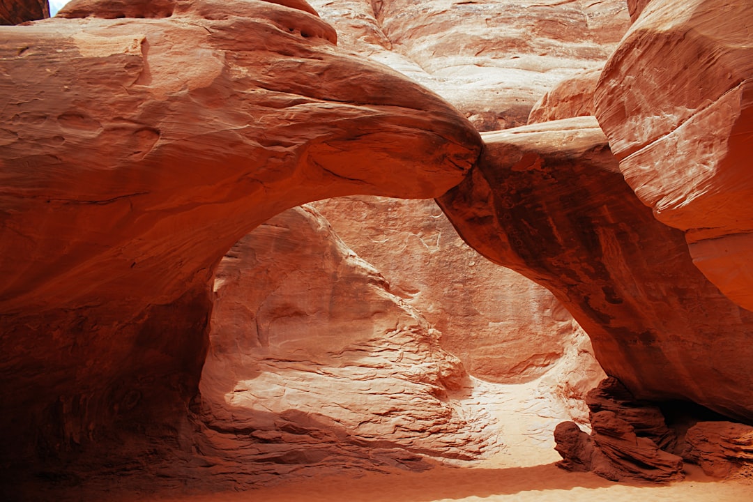 Um Frouth Rock Arch: Die Steinbrücke im Wadi Rum | Secret World Trip Planner