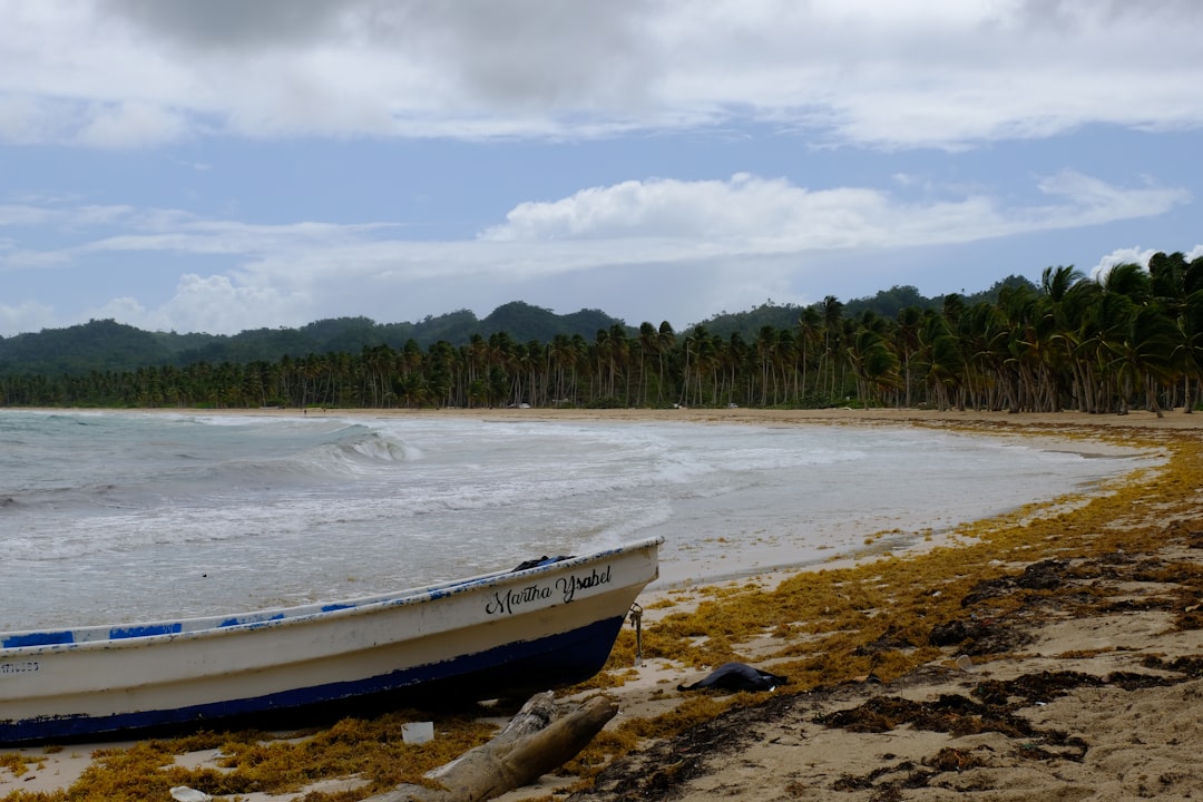 普拉亚林孔：拉斯加莱拉斯的野性海滩 - Playa Rincon | Secret World Trip Planner