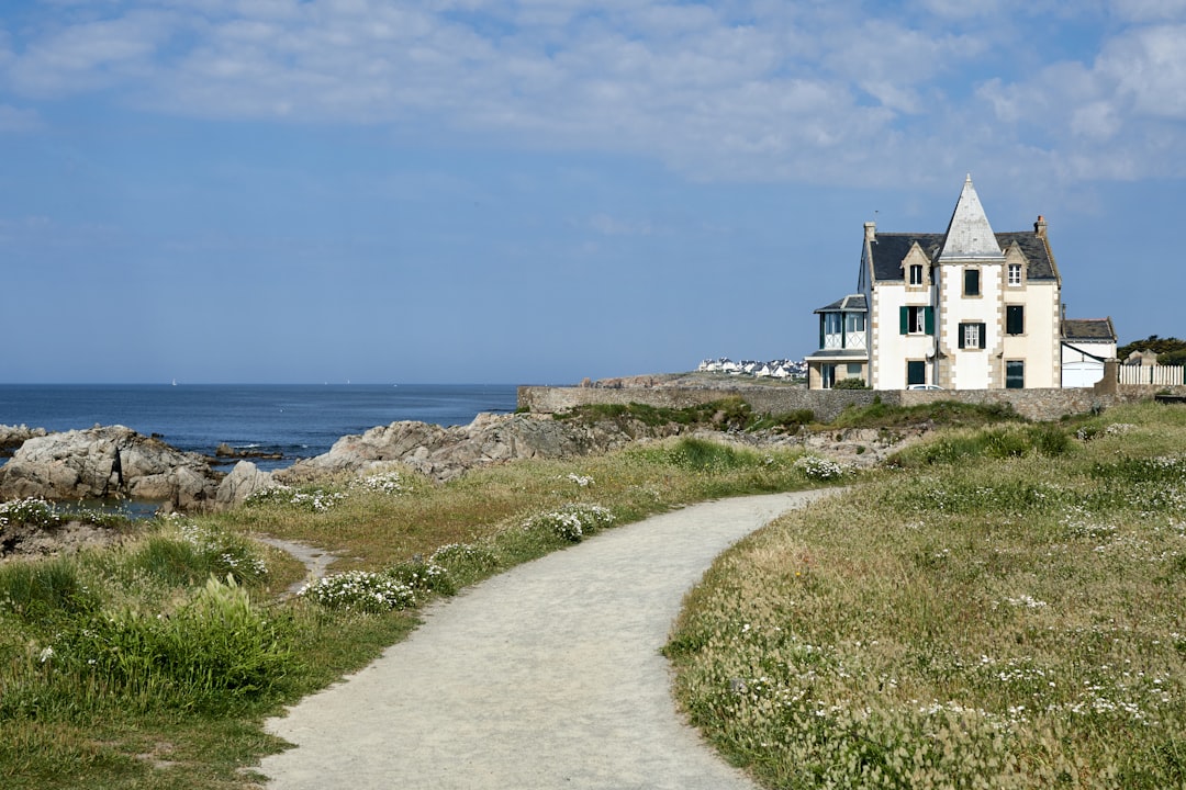 Der Leuchtturm von Pointe du Bout: Eisen und Korallen - Pointe du Bout | Secret World Trip Planner