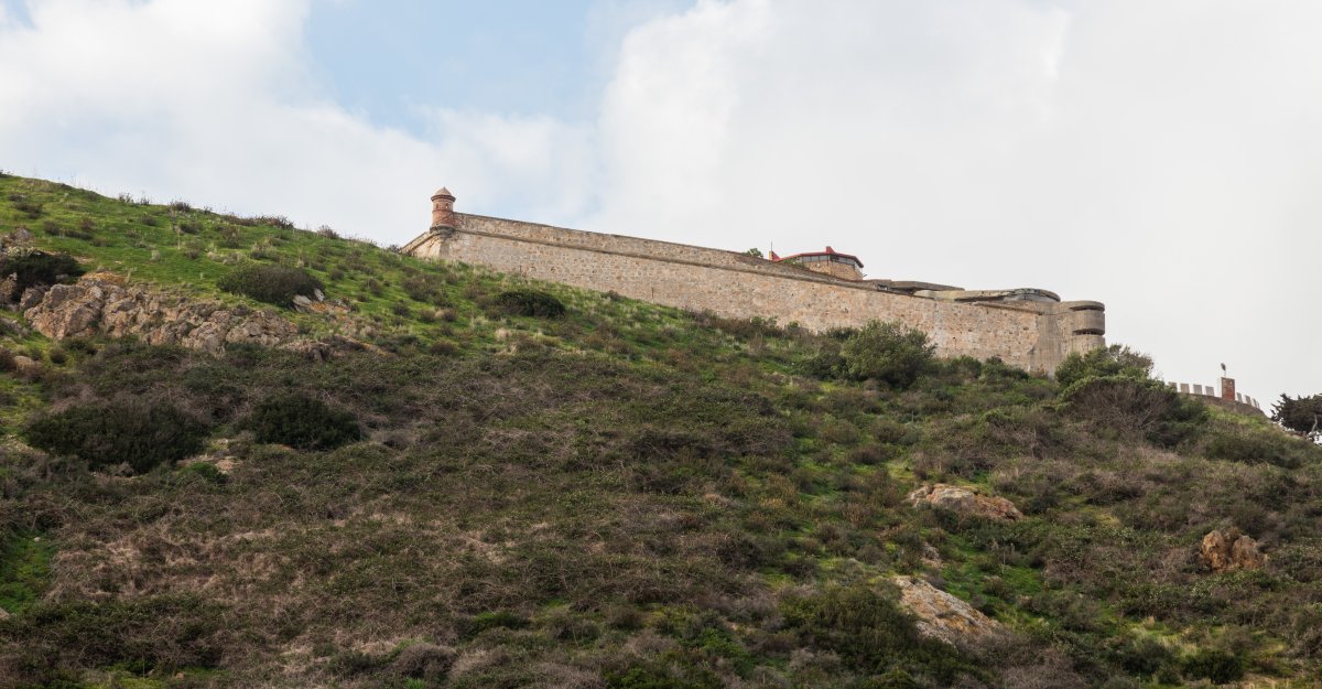 Monte Hacho: il faro dove l'Africa guarda l'Europa — VPW5+FQ
