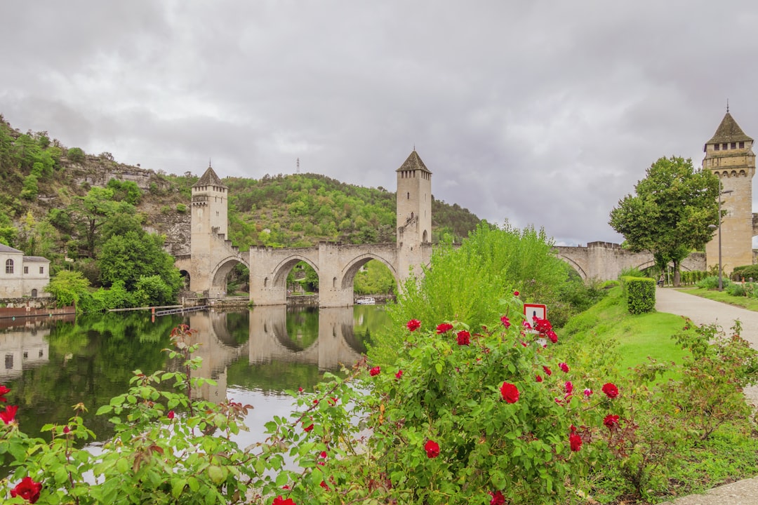 Ponte Valentré à Cahors : forteresse sur le Lot - 46000 Cahors | Secret World Trip Planner