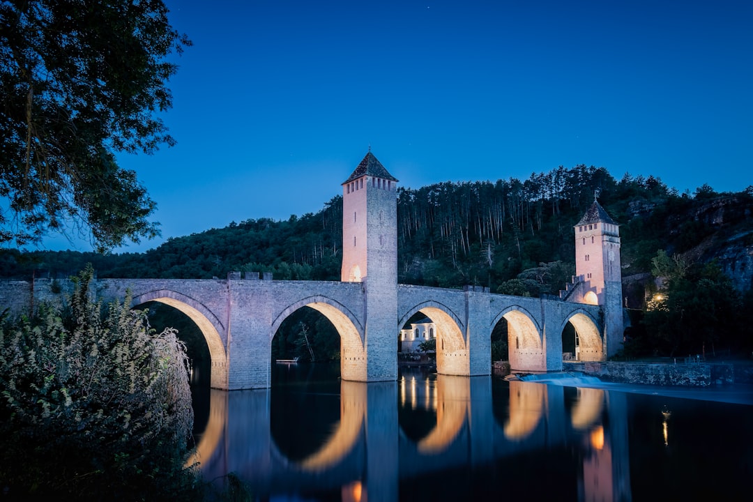 Ponte Valentré em Cahors: fortaleza sobre o rio Lot - 46000 Cahors | Secret World Trip Planner