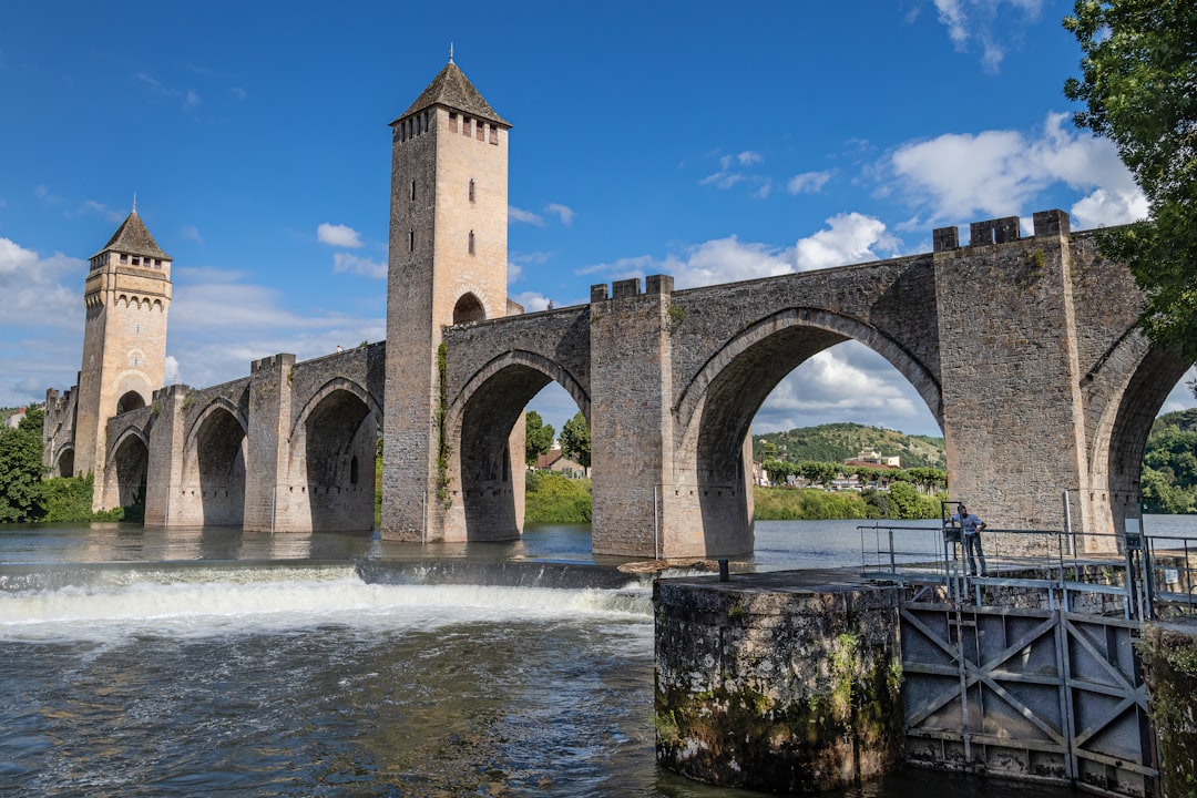 Ponte Valentré em Cahors: fortaleza sobre o rio Lot - 46000 Cahors | Secret World Trip Planner