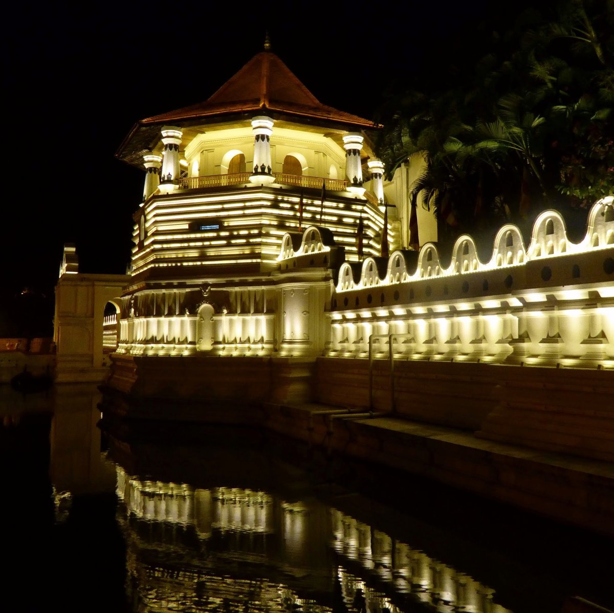 Kandy Royal Palace: Sri Lanka's Last Majestic Fortress - 15 Raja Veediya | Secret World Trip Planner