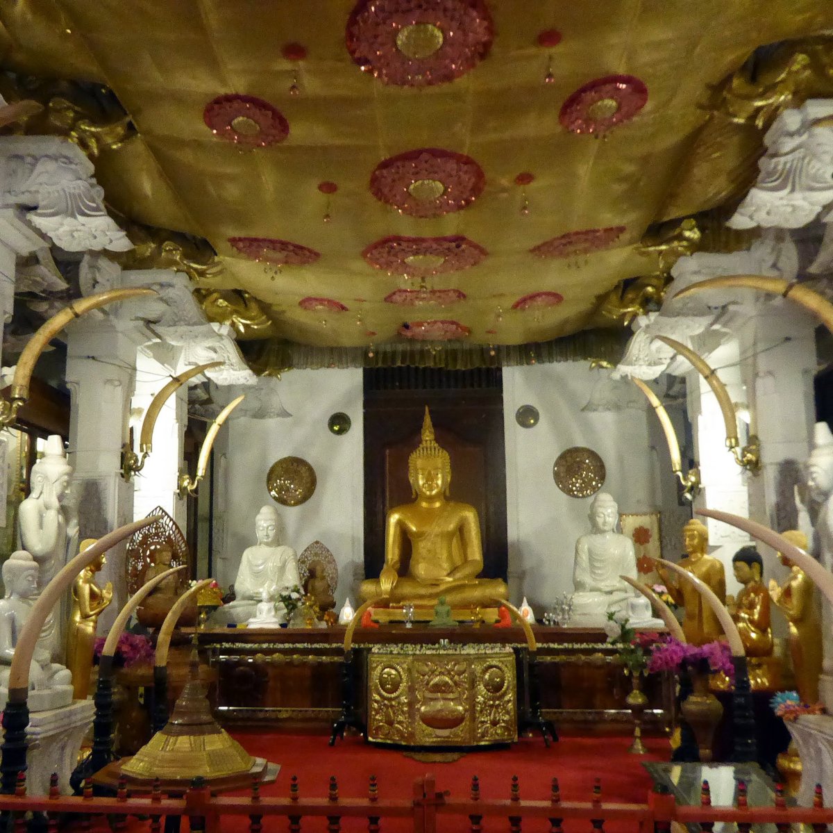 Kandy Royal Palace: Sri Lanka's Last Majestic Fortress - 15 Raja Veediya | Secret World Trip Planner