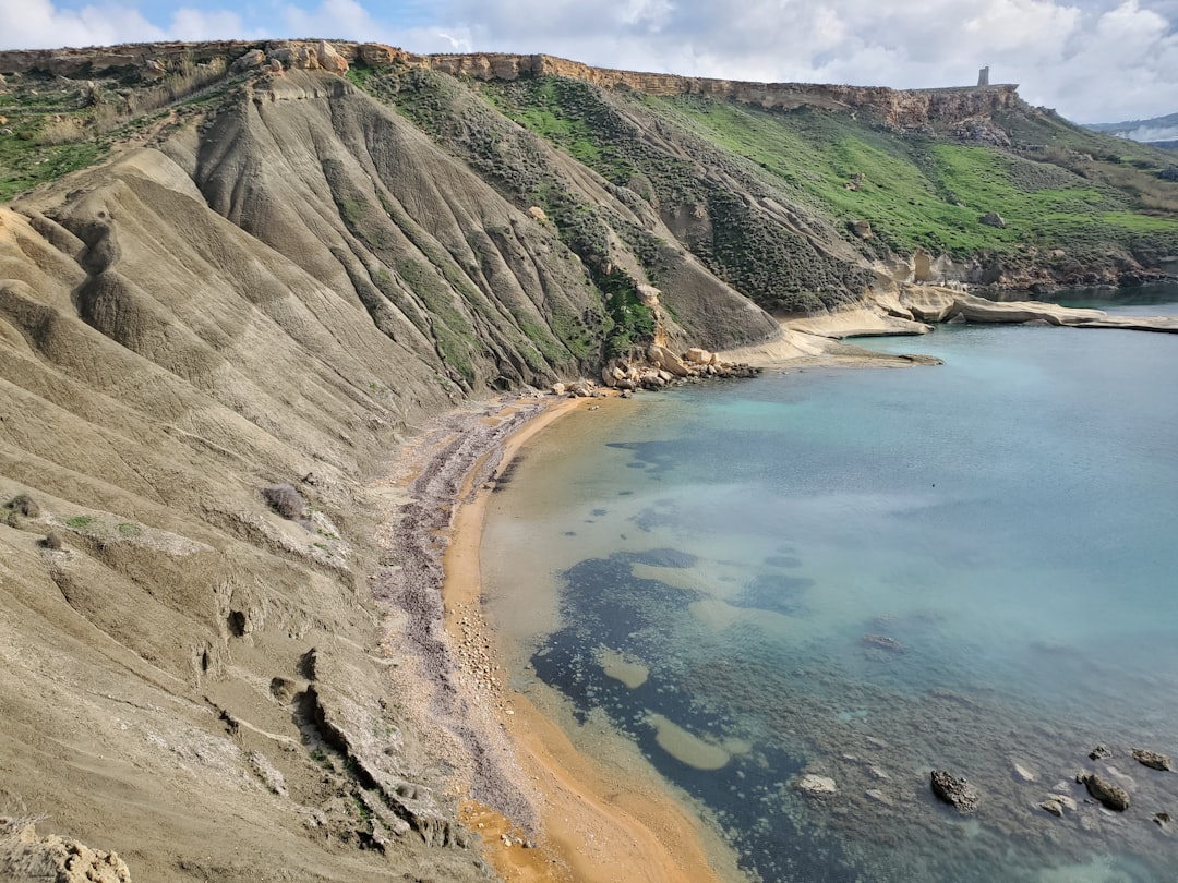 Golden Bay : la plage enchanteresse de Malte - Mellieħa | Secret World Trip Planner