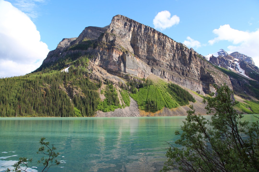 Peyto Lake: Der türkisfarbene See der Rocky Mountains - Lake Louise | Secret World Trip Planner